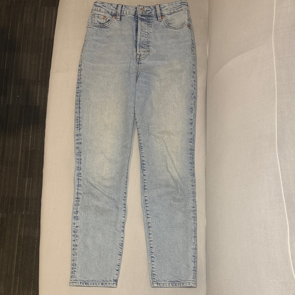 Light Blue High-Waisted Mom Jeans – Size 2